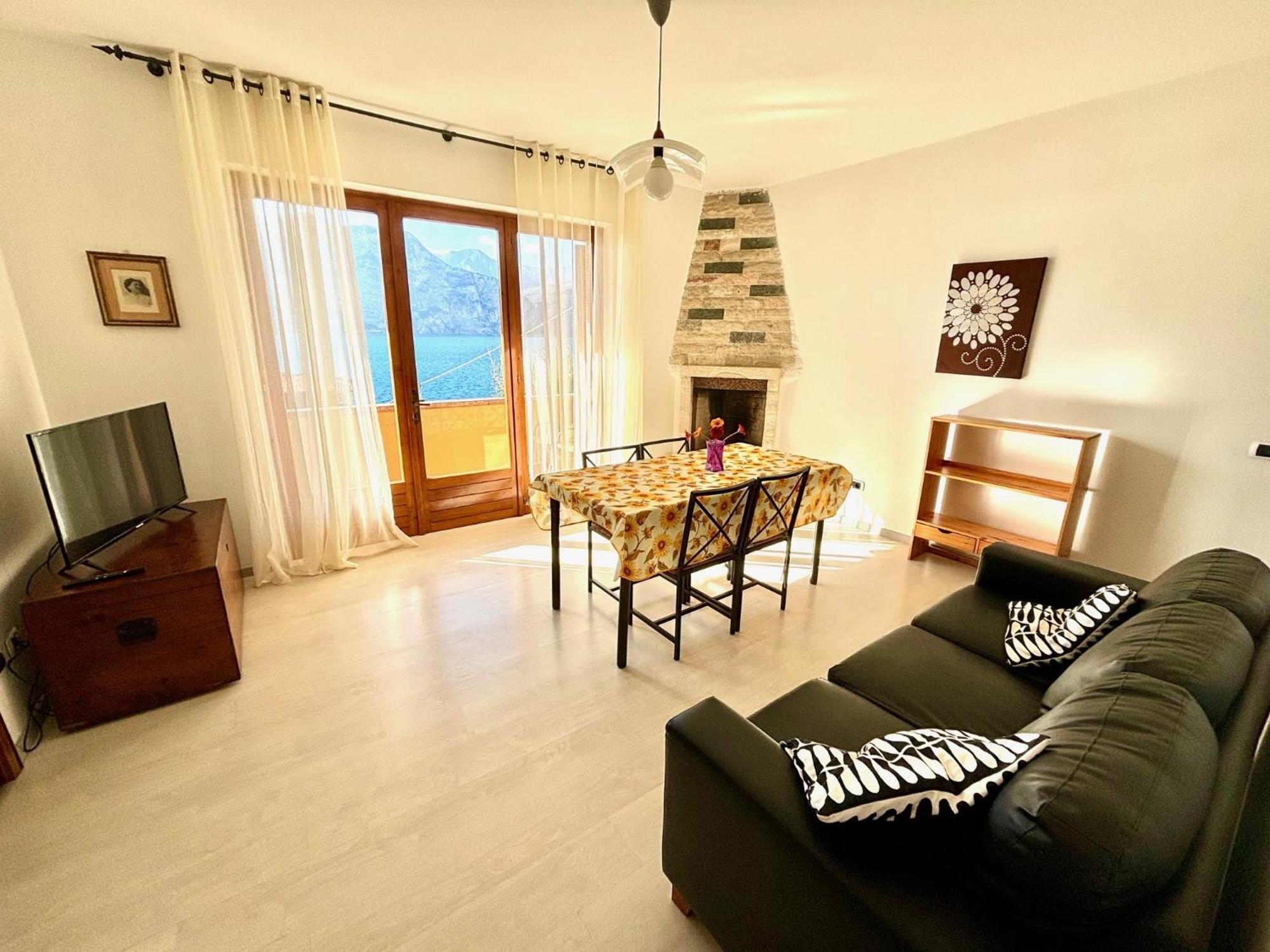 Casa Edda Apartment เบรนโซเน ซูล การ์ดา ภายนอก รูปภาพ